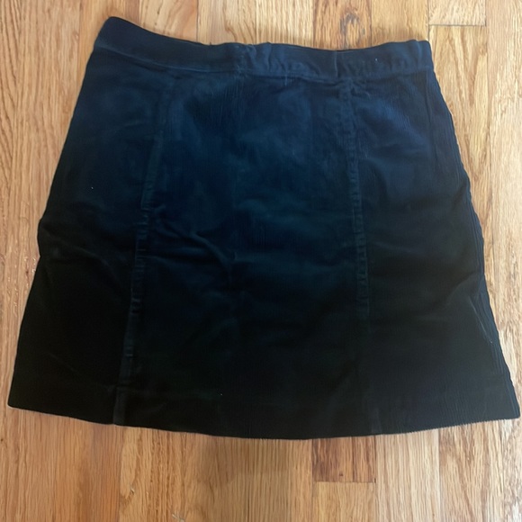 Corduroy Button up front Skirt with two pockets - Picture 4 of 4